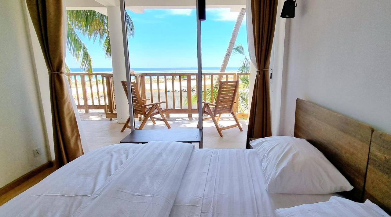 Coral Inn Thulusdhoo Bagian luar foto