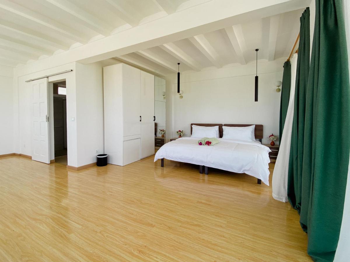 Coral Inn Thulusdhoo Bagian luar foto