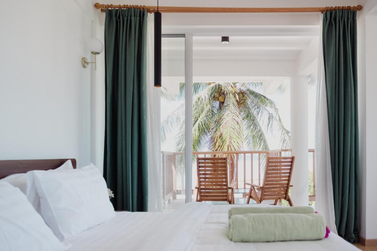 Coral Inn Thulusdhoo Bagian luar foto