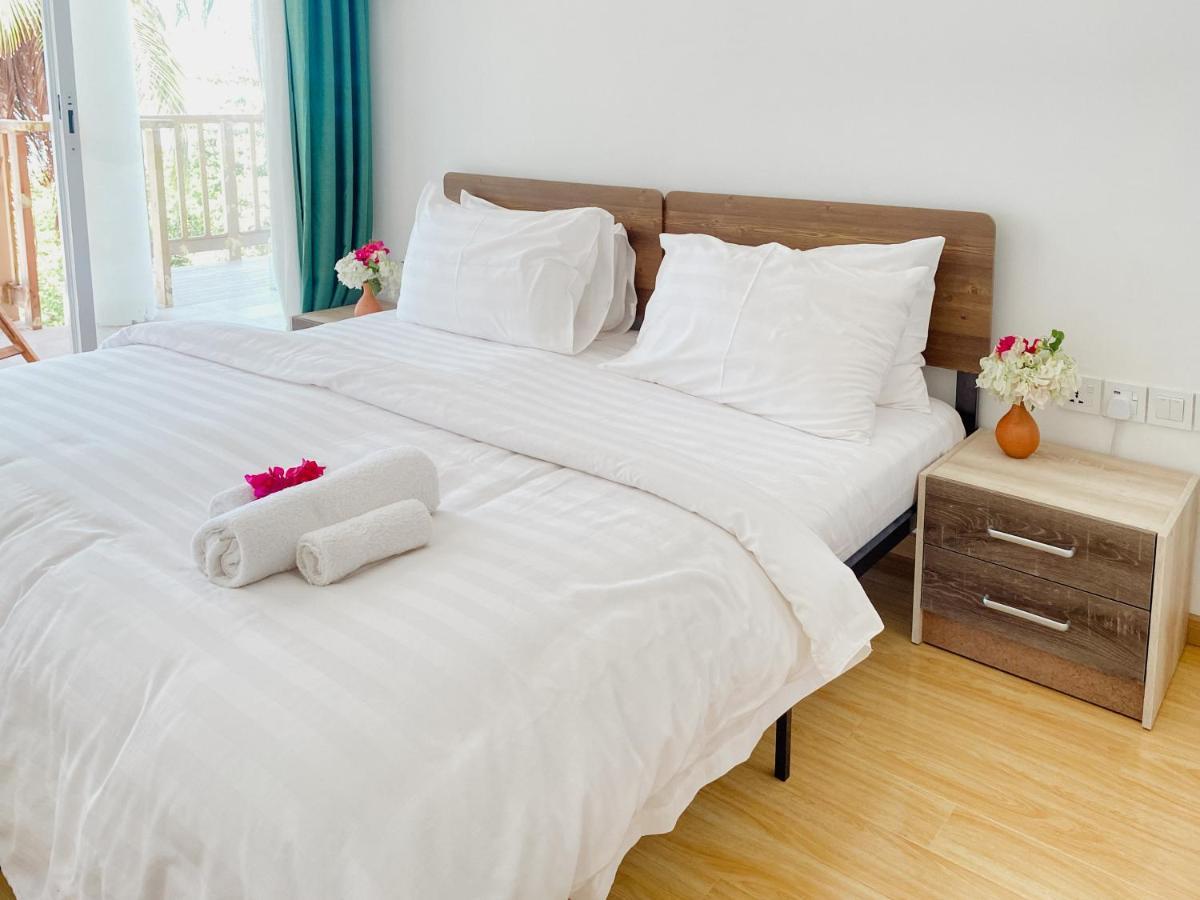 Coral Inn Thulusdhoo Bagian luar foto
