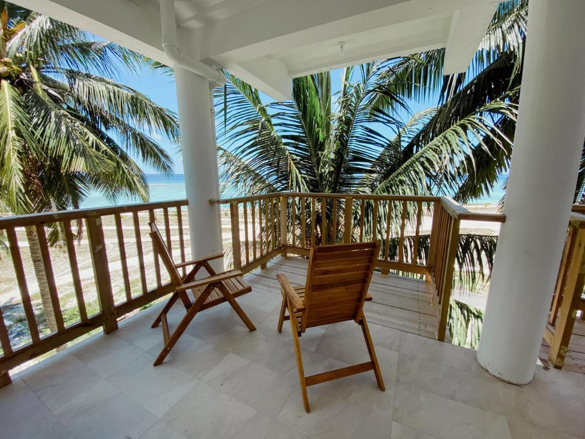 Coral Inn Thulusdhoo Bagian luar foto