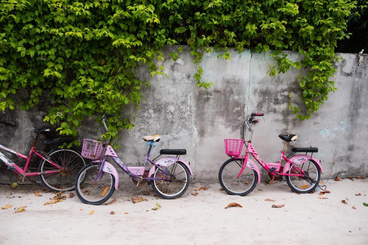 Coral Inn Thulusdhoo Bagian luar foto