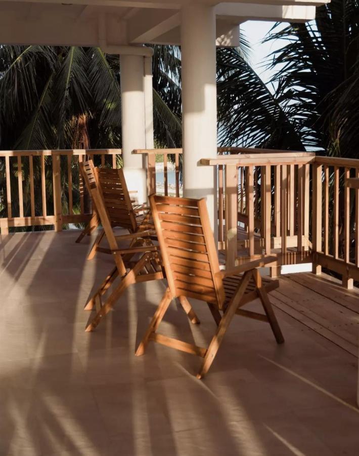 Coral Inn Thulusdhoo Bagian luar foto